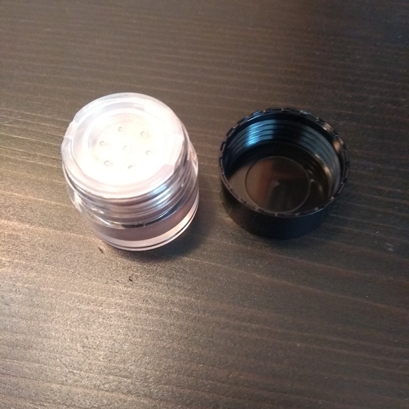 Alima Pure - Mocha Pearluster Eyeshadow - Picture 2 of 4